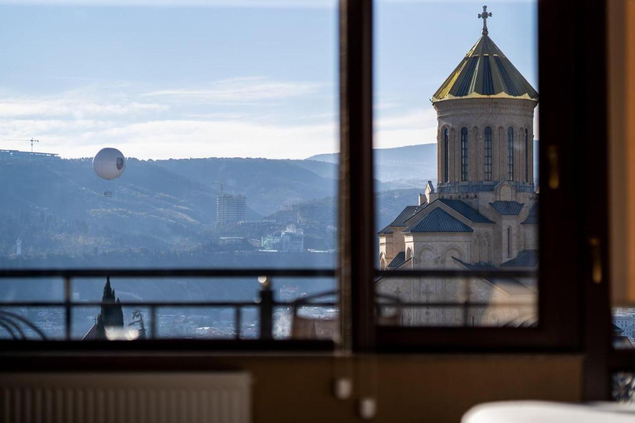 Siberia Hotel Tiflis Dış mekan fotoğraf View of the monastery from the hotel
