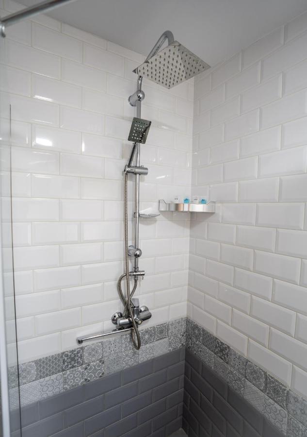 Siberia Hotel Tiflis Dış mekan fotoğraf A shower