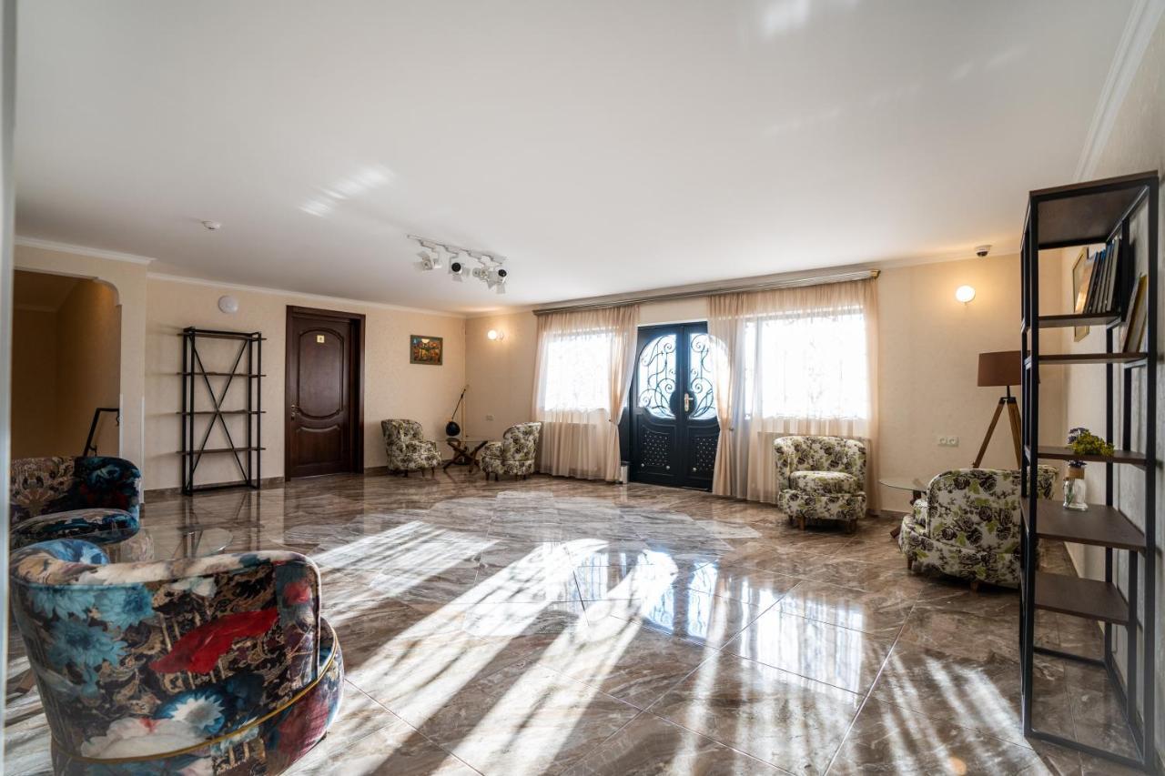 Siberia Hotel Tiflis Dış mekan fotoğraf Interior of the hotel